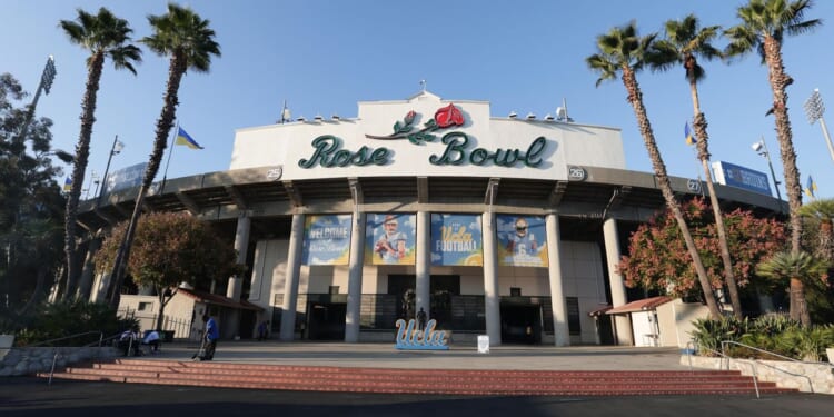 UCLA football to stay at Rose Bowl? Judge denies emergency request