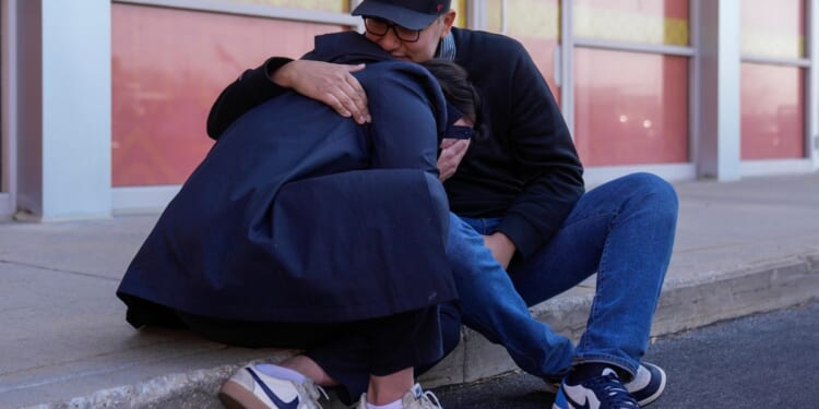 Day care worker detained by immigration agents released after support from Chicago community