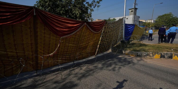 Pakistan says it has arrested 4 militants over involvement in suicide bombing at Islamabad court