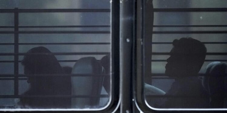 Judge sets release of hundreds of migrants from detention in Illinois