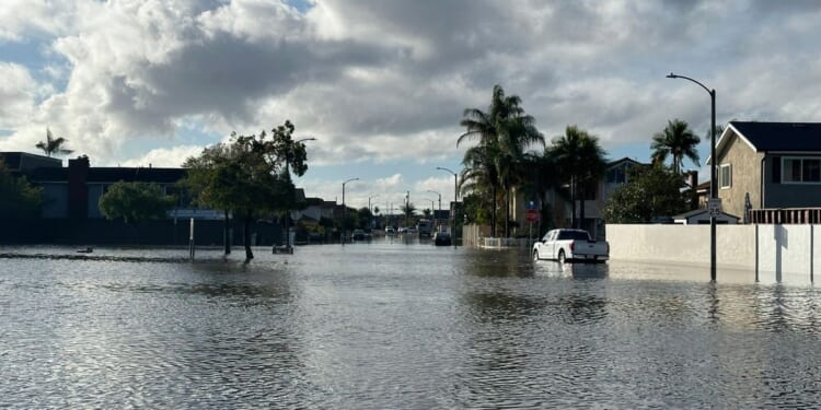 Torrential rain returns to Southern California, prompting new flash flood fears, threat of mudslides