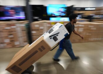 U.S. retail sales rise slightly in September, adding to months of big gains