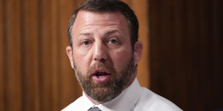 Trump does not plan to send troops into Venezuela, Sen. Markwayne Mullin says