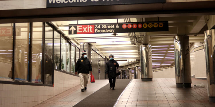 Police Are Hunting NYC Subway Attacker Who Allegedly Slashed Two Men In the Face