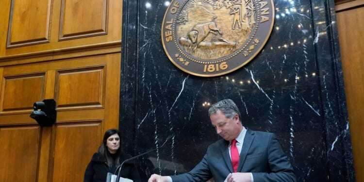 Indiana lawmakers in state House convening session with redistricting top of mind