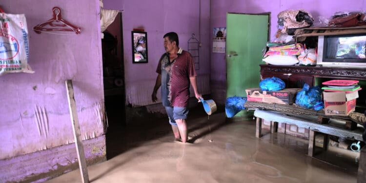 Search for survivors ongoing after last week's floods in Indonesia, Sri Lanka and Thailand