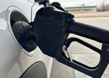 AAA: Low gas prices drive record 122.4 million people traveling over winter holidays