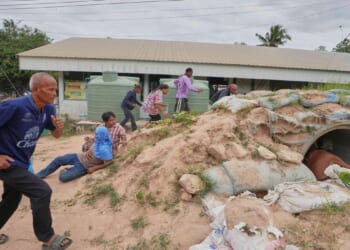 Thai-Cambodian border fight rages on despite Trump's ceasefire claim