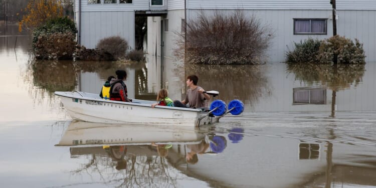 After levee fails after week of heavy rain, evacuations ordered in 3 south Seattle suburbs