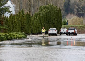 Near Seattle, levee breach triggers flash flood warning and evacuations