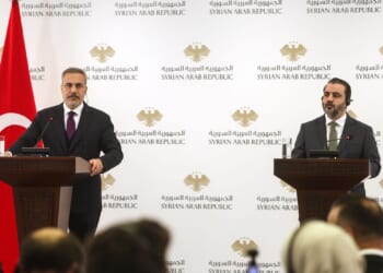 Top Turkish officials visit Syria ahead of deadline for Kurdish integration