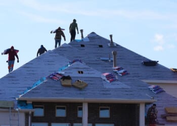 U.S. economy expands at a surprisingly strong 4.3% annual rate in the 3rd quarter