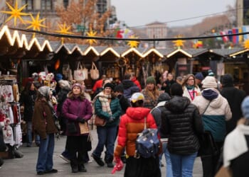 Resilient U.S. consumers drive strongest economic expansion in two years