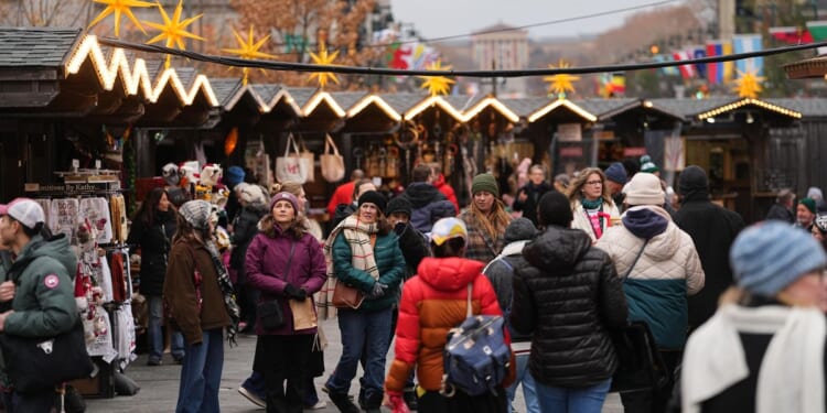 Resilient U.S. consumers drive strongest economic expansion in two years