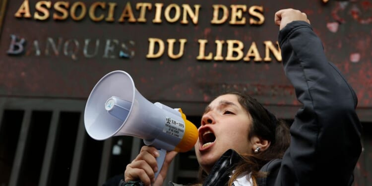 Lebanese Cabinet approves a draft law to return funds wiped out with the 2019 collapse of banks