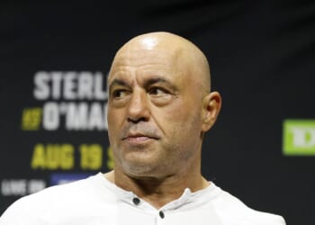Joe Rogan shocked by Trump's White House plaque disparaging Biden: 'It's all crazy'