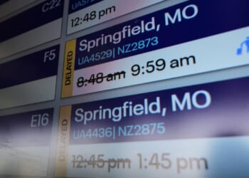 Winter storm snarls U.S. holiday travel across Great Lakes, Northeast