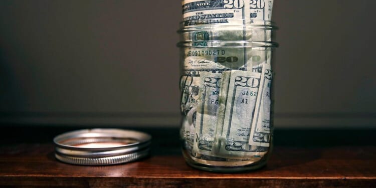 Keys to building an emergency fund, paying off debt and making a plan for your money in 2026