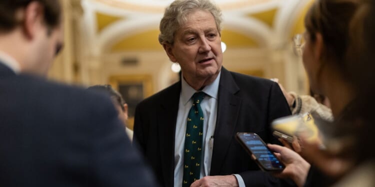 Kennedy's Bill Withholding Senator Pay During Shutdown Advances