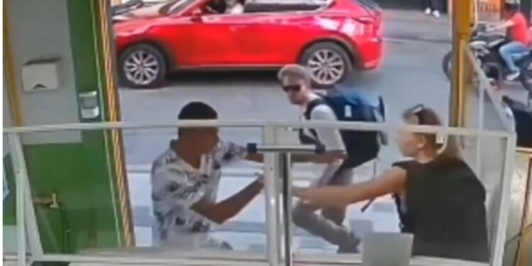 An American couple was reportedly recorded in Colombia while the male left his female companion to deal with a knife attack alone.