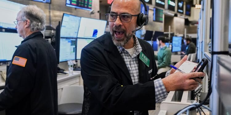 Stocks on Wall Street rise on Big Tech gains and approach records