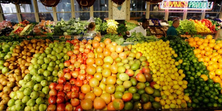 New dietary guidelines urge Americans to avoid processed foods and added sugar