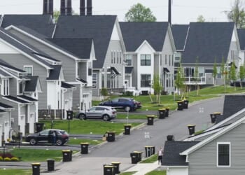 Trump orders the government to buy $200B in mortgage bonds to address housing costs