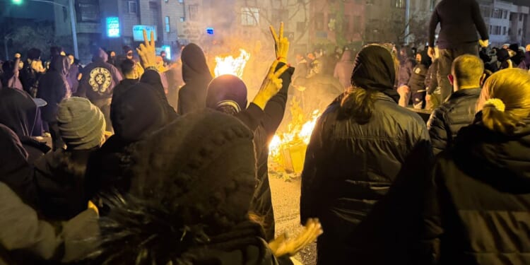 Trump cancels talks with Iranian officials, tells protesters 'help is on its way'