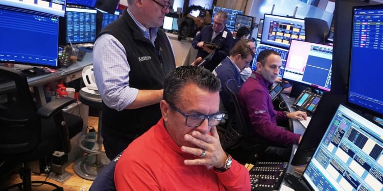 Wall Street edges back from its records as Delta, JPMorgan Chase kick off earnings season