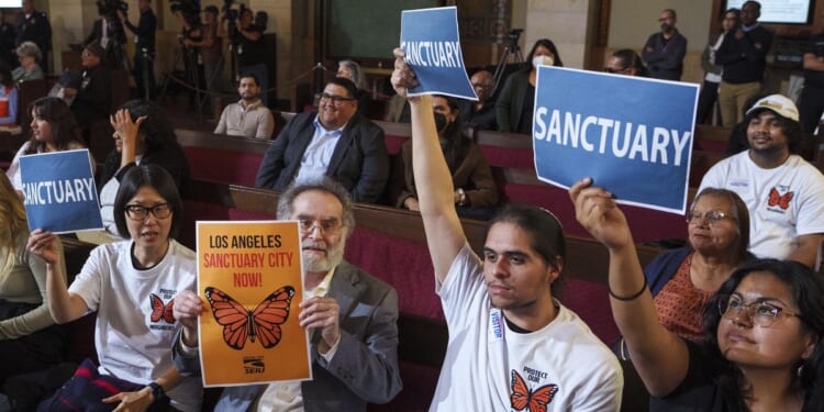 Donald Trump to cut federal funding to sanctuary cities, states