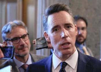 Sens. Hawley, Young switch votes on Venezeula war powers resolution after Trump, Rubio pressure