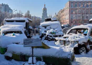 Ukrainian delegation arrives in United States for peace talks as Russia hammers energy sites