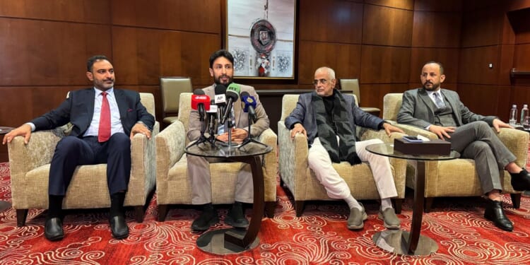 After dissolving a southern separatist group, Yemeni politicians meet in Riyadh