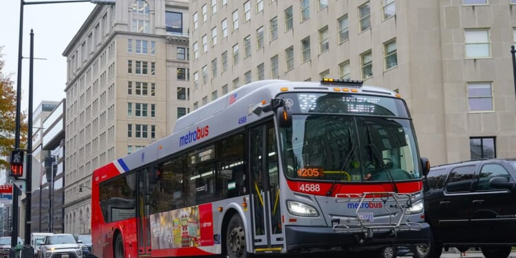 Metro sees 25-year-low in crime on bus and rail systems