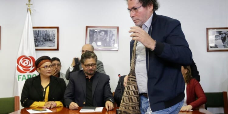 Colombia says former FARC rebels have not kept promises to relinquish cash and gold