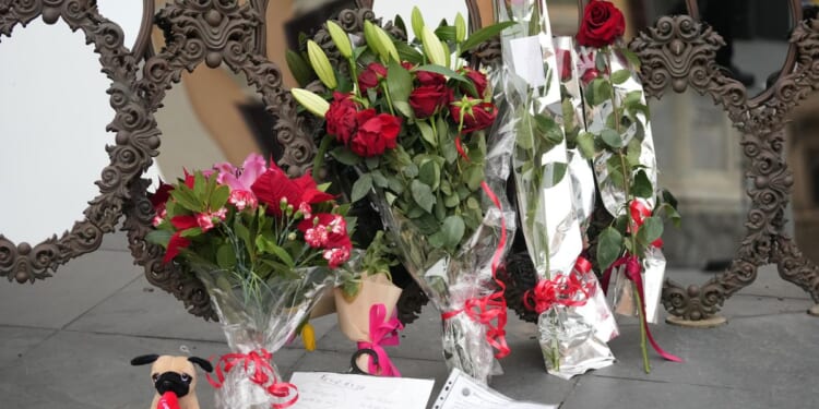 Valentino remembered: Rome pays last respects to fashion 'emperor' in a two-day public viewing