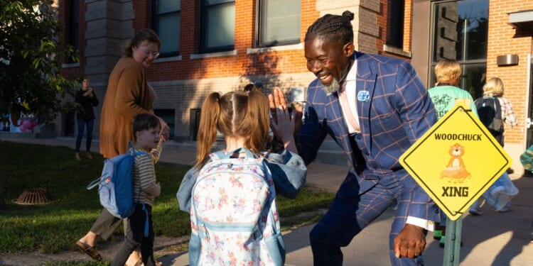 Ian Roberts, ex-Iowa superintendent, expected to plead guilty to falsely claiming U.S. citizenship