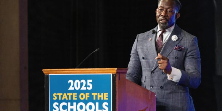 Ian Roberts, illegal immigrant who was school superintendent in Iowa, pleads guilty to two felonies