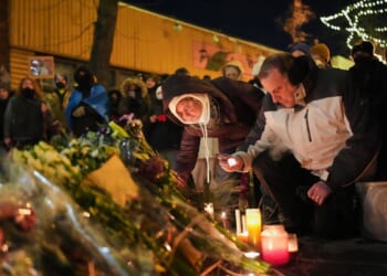 Chris Murphy, Connecticut Democrat: Trump administration is lying about the Pretti shooting