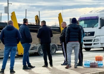 Balkan truck drivers blocking cargo border crossing in protest of EU entry rules