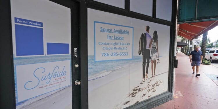 Americans' confidence in the U.S. economy drops sharply in January to lowest level since 2014