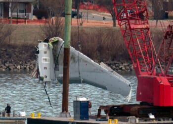 Reagan Airport air traffic controller 'overwhelmed' moments before midair collision