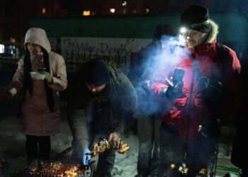 Russia's winter strikes push freezing Kyiv residents to life-threatening edge