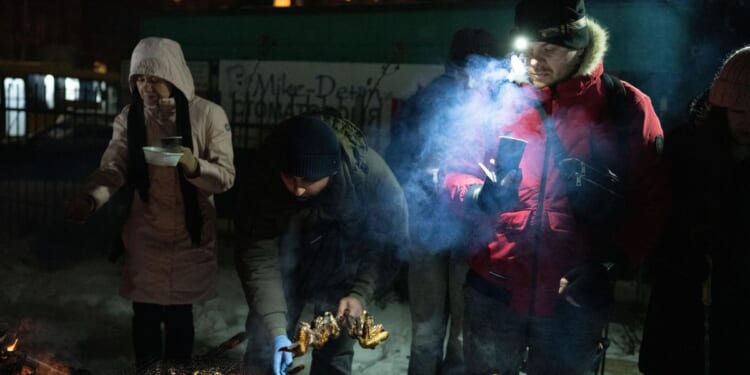 Russia's winter strikes push freezing Kyiv residents to life-threatening edge