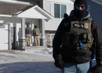 Trump signals interest in easing tensions, but Minneapolis sees little change on the streets