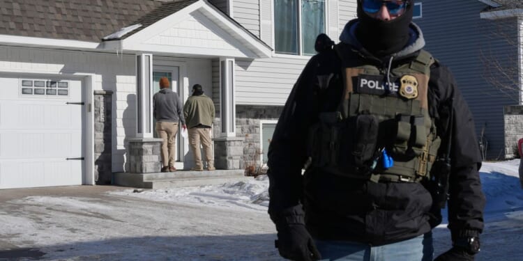 Trump signals interest in easing tensions, but Minneapolis sees little change on the streets