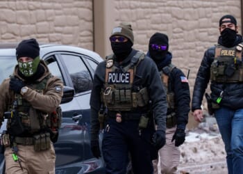 ICE secret policy allows forced home entries without judicial warrants