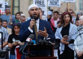 Texas Reps. Back Abbott as CAIR Plans to Sue