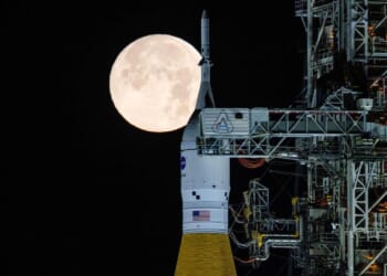 NASA faces delay for lunar trip, holding until March after hydrogen leaks mar fueling test