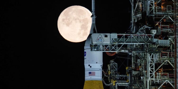 NASA faces delay for lunar trip, holding until March after hydrogen leaks mar fueling test